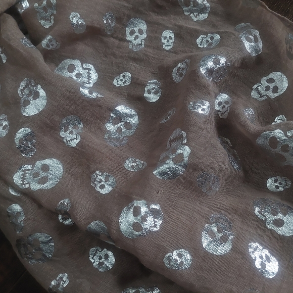 Lightweight Infinity Scarf Mocha Silver Skulls - Picture 3 of 6
